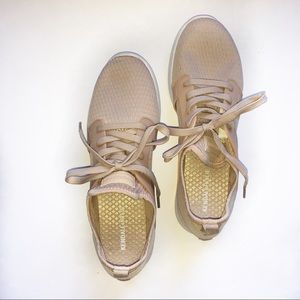 🆕 ⬇️$70 Kendall&Kylie Plush Pink Sneakers